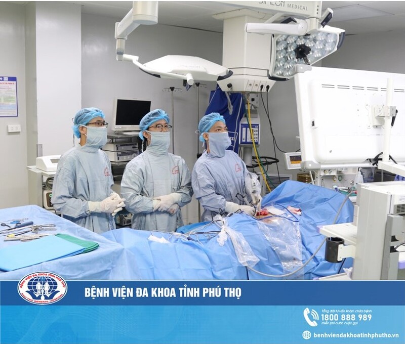 Bệnh viện đa khoa tỉnh Phú Thọ 35 Phau thuat noi soi AUSS dieu tri u tuy 1